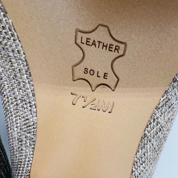 TORY BURCH 3” HEELS TAUPE & GOLD COLORS NICE CONDITION - Picture 9 of 10